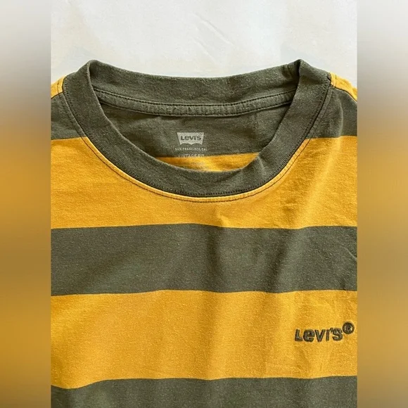 Levi’s Short Sleeve Striped Shirt - Large - Picture 3 of 5